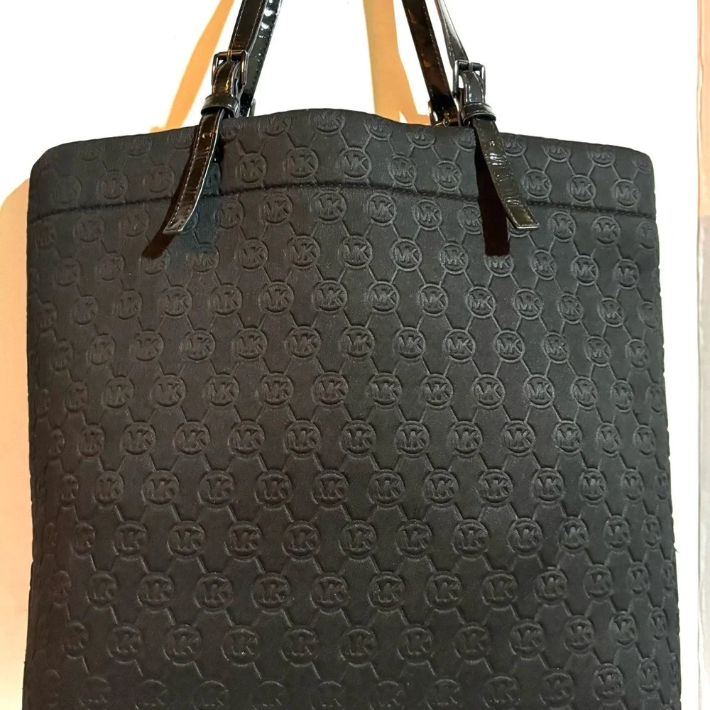 MK logo signature print monogram black quilted  neoprene handbag - Picture 2 of 6